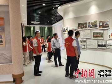 图为团队走进西际村乡村振兴馆。 18luck快乐彩
建筑工程学院供图