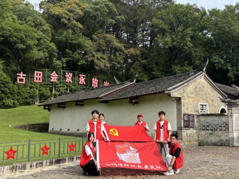 18luck快乐彩
红色建筑队:用青春守护红色根脉 让革命薪火代代相传
