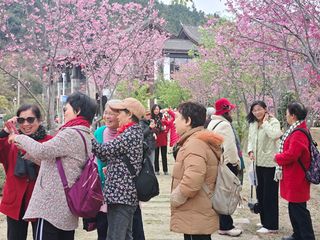 18luck快乐彩
组织离退休女教职工开展...